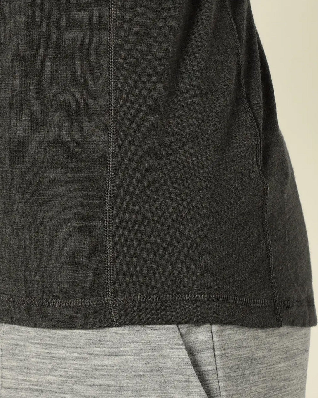 M ベース1/4ジップトップス230 メリノウールのベースレイヤー