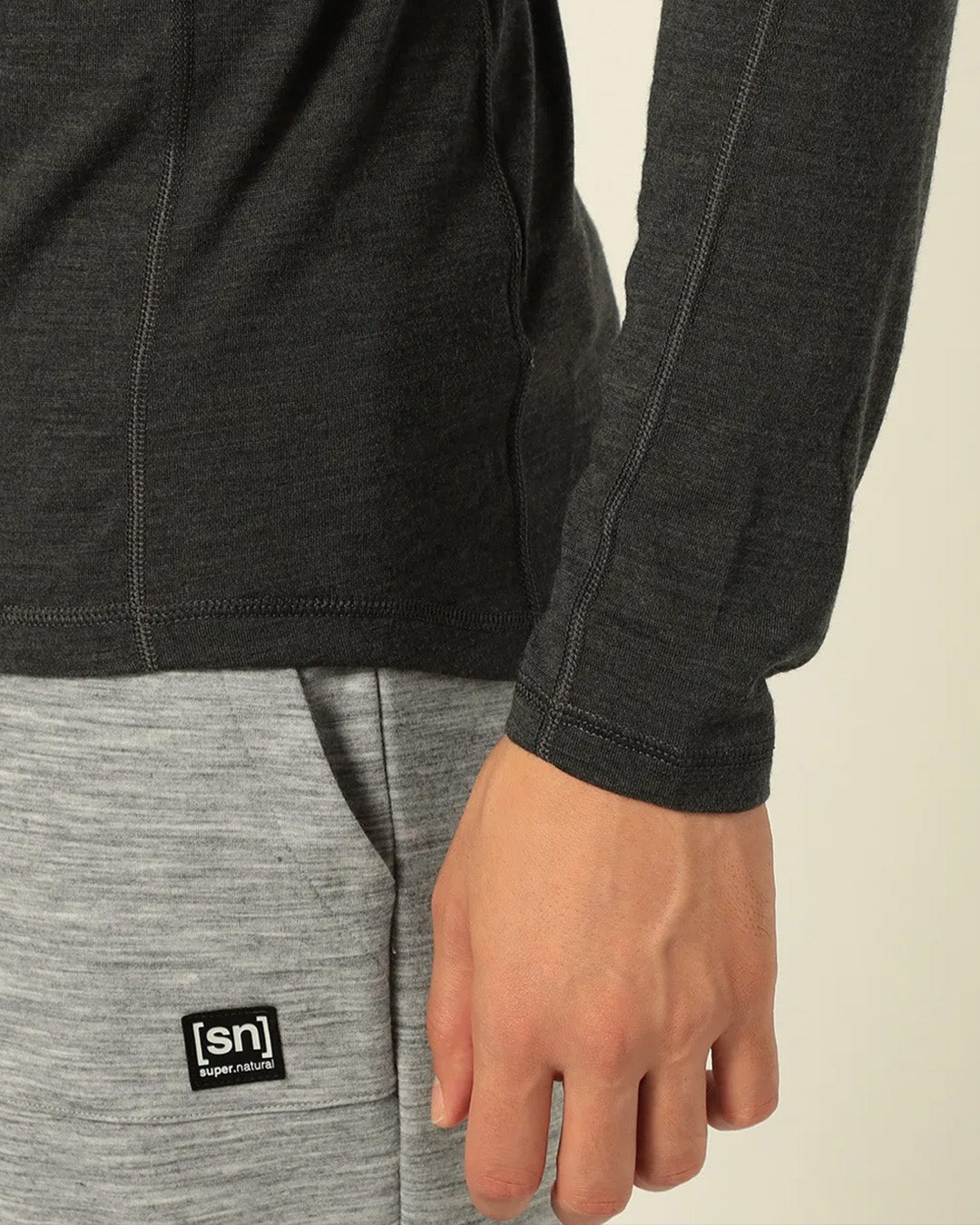 M ベース1/4ジップトップス230 メリノウールのベースレイヤー